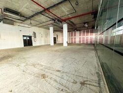 Middle Road (D7), Retail #522761931